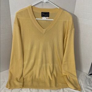 Rochelle VINTAGE Roundtree & Yorke V-Neck Yellow Sweater
